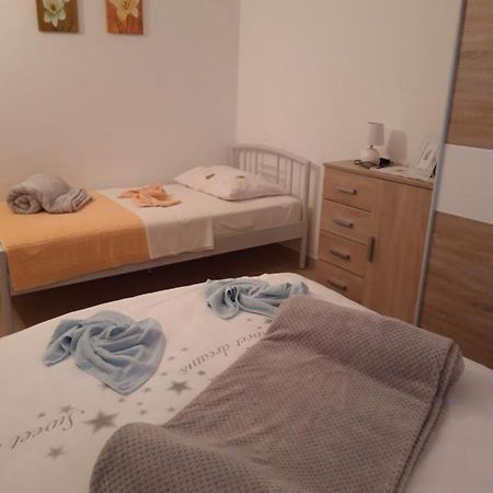 Apartment Perla Pirovac Bagian luar foto