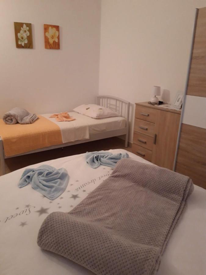 Apartment Perla Pirovac Bagian luar foto
