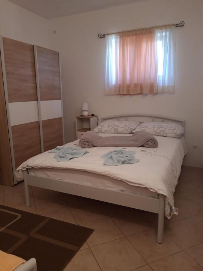 Apartment Perla Pirovac Bagian luar foto
